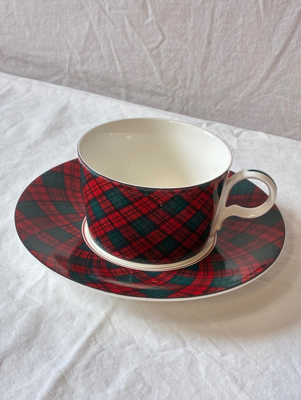 Arta Fine China Cup and Saucer Set with Red and Green Tartan Pattern
